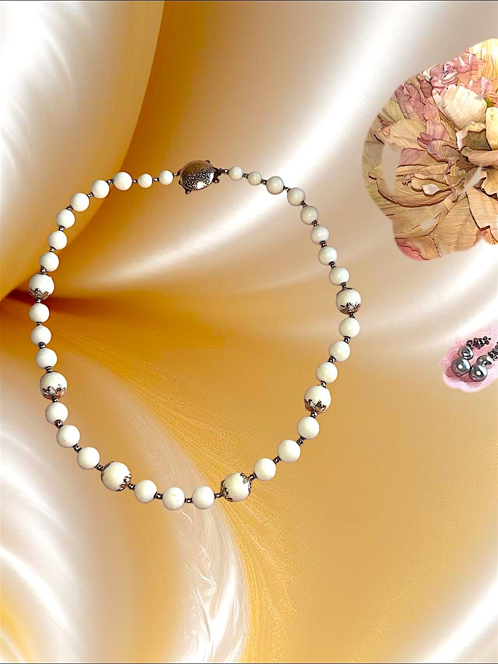 Vintage White Beaded Necklace with Silver Vintage Earings